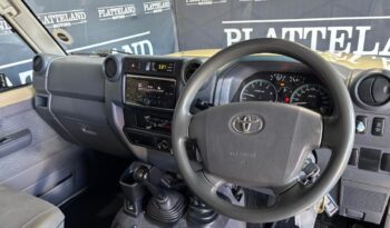 Toyota Land Cruiser 79 4.5D-4D LX V8 2015 full