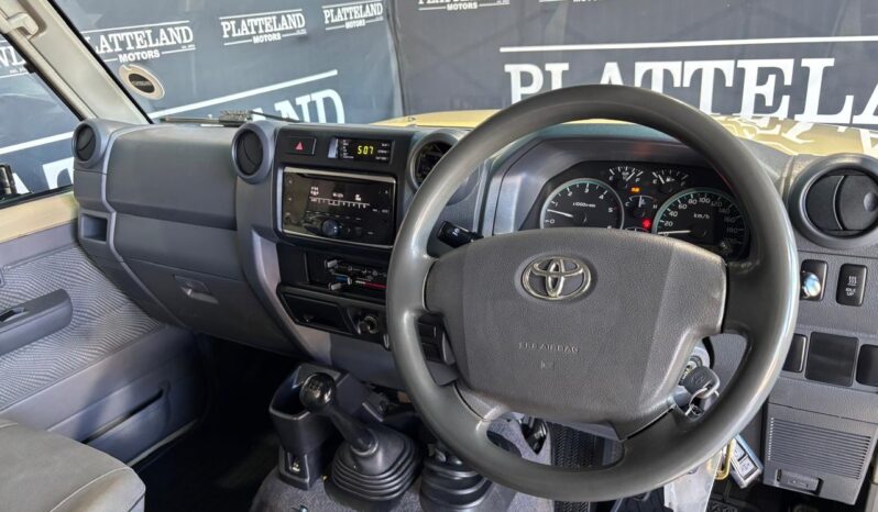 Toyota Land Cruiser 79 4.5D-4D LX V8 2015 full