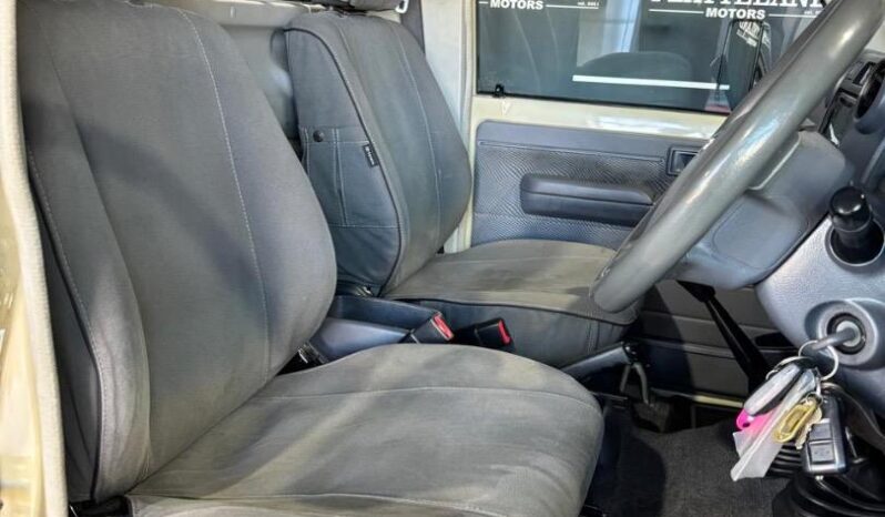 Toyota Land Cruiser 79 4.5D-4D LX V8 2015 full