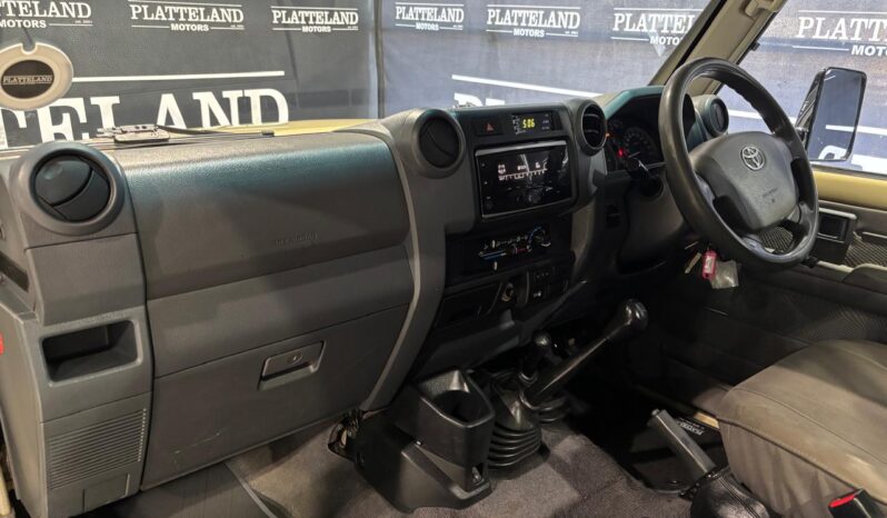 Toyota Land Cruiser 79 4.5D-4D LX V8 2015 full