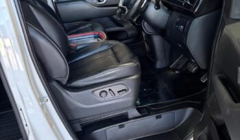 Hyundai Staria 2.2D Luxury 9-seater 2022 full