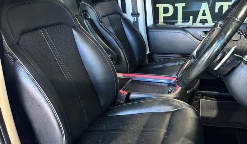 Hyundai Staria 2.2D Luxury 9-seater 2022 full