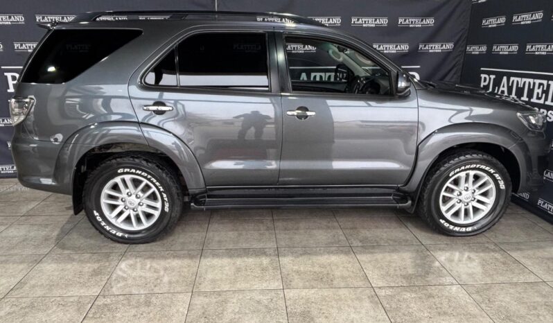Toyota Fortuner 3.0D-4D Auto 2014 full