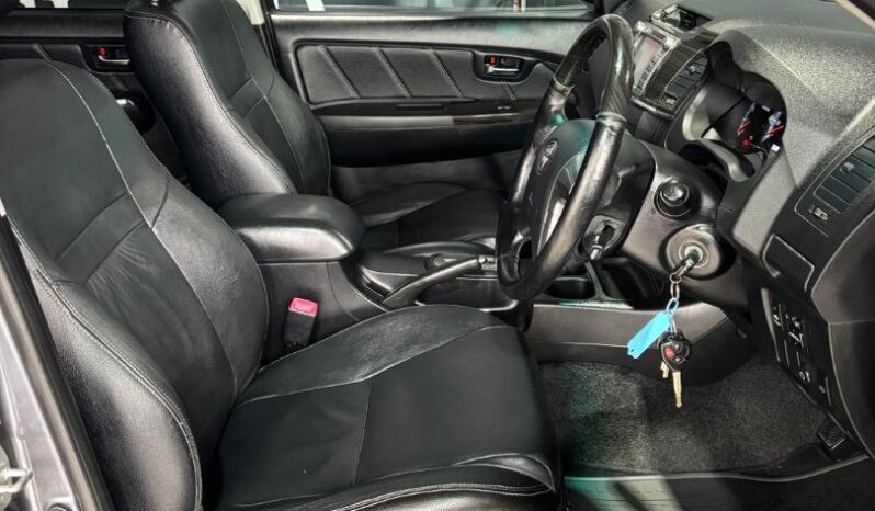 Toyota Fortuner 3.0D-4D Auto 2014 full