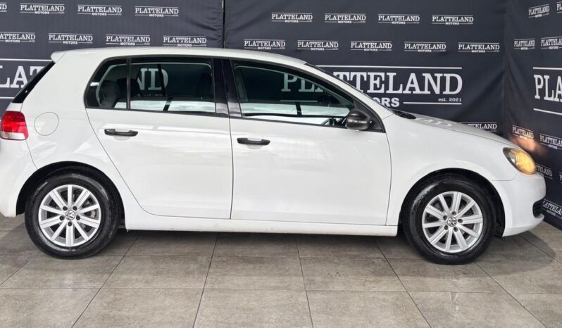 Volkswagen Golf 1.6 Trendline 2010 full