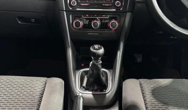 Volkswagen Golf 1.6 Trendline 2010 full