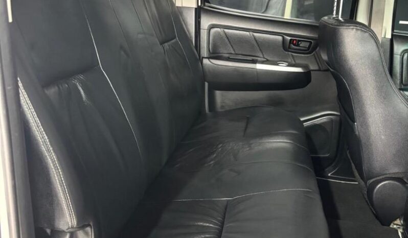 Toyota Hilux 3.0D-4D Double Cab 4×4 Raider Legend 45 Auto 2015 full