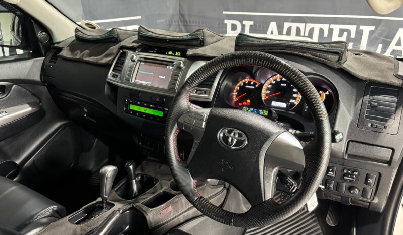 Toyota Hilux 3.0D-4D Double Cab 4×4 Raider Legend 45 Auto 2015 full