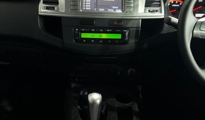 Toyota Hilux 3.0D-4D Double Cab 4×4 Raider Legend 45 Auto 2015 full