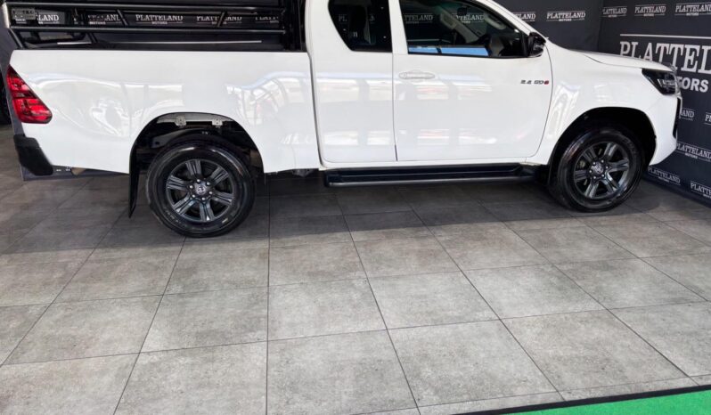 Toyota Hilux 2.4GD-6 Xtra Cab Raider Manual 2025 full