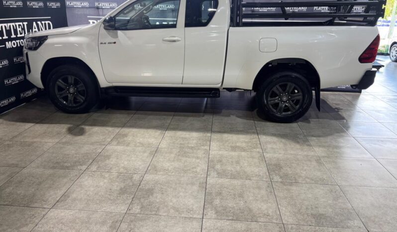 Toyota Hilux 2.4GD-6 Xtra Cab Raider Manual 2025 full